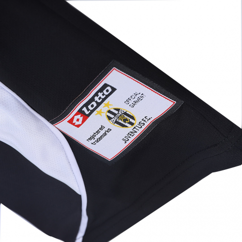 Retro Juventus UCL Home Jersey 2002/03 Retro Juventus UCL Home Jersey 2002/03