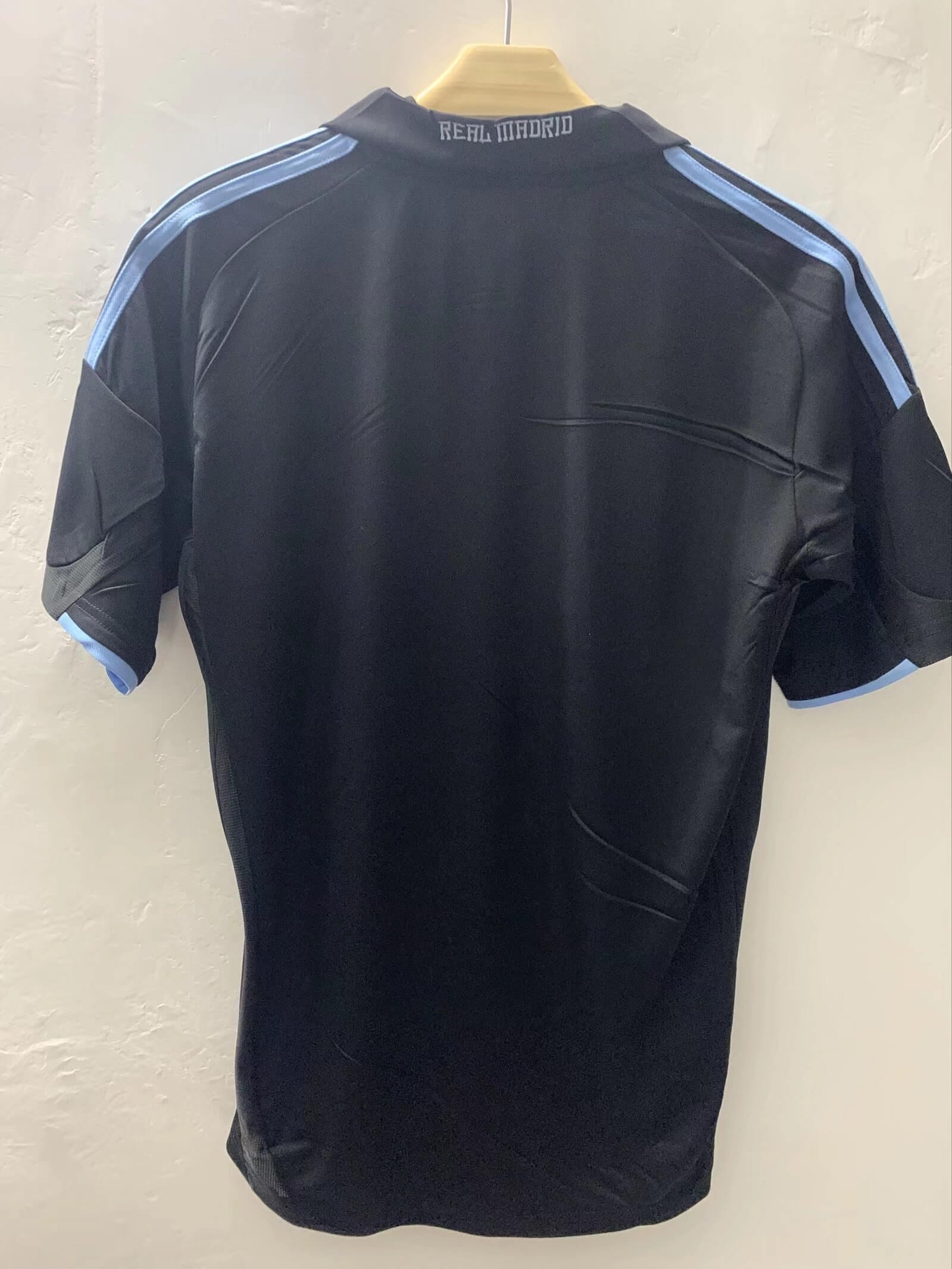 Retro Real Madrid Away Jersey 2009/10 Retro Real Madrid Away Jersey 2009/10